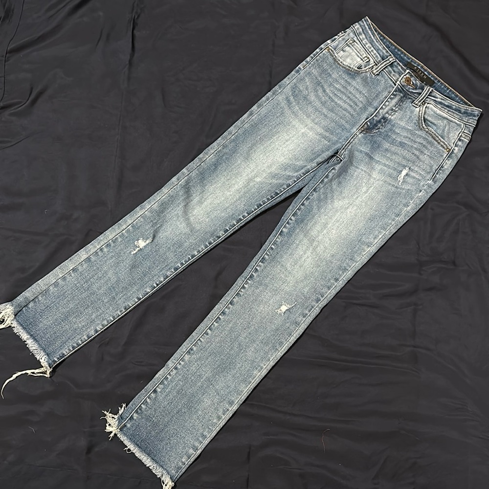 Risen Jeans Medium Wash Lightly Distressed